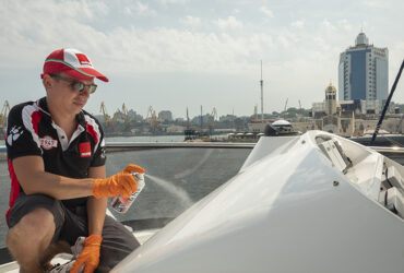 обезжиривание корпуса яхты